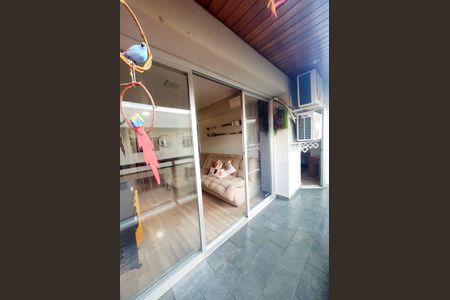 Apartamento à venda com 72m², 2 quartos e 1 vaga Apartamento à venda com 72m², 2 quartos e 1 vagaVaranda