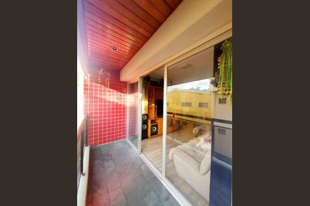 Apartamento à venda com 72m², 2 quartos e 1 vaga Apartamento à venda com 72m², 2 quartos e 1 vagaVaranda