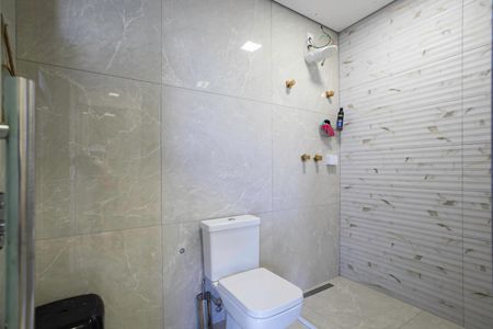 Casa à venda com 352m², 4 quartos e 5 vagasBanheiro social 3