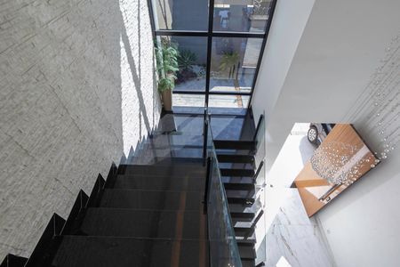 Casa à venda com 352m², 4 quartos e 5 vagasEscada