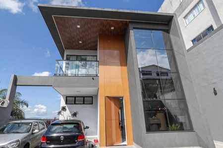 Casa à venda com 352m², 4 quartos e 5 vagasFachada