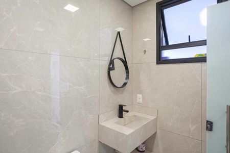 Casa à venda com 352m², 4 quartos e 5 vagasBanheiro social 2