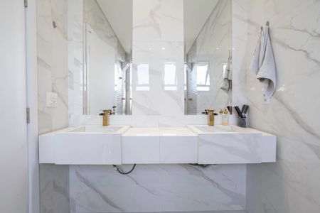 Casa à venda com 352m², 4 quartos e 5 vagasBanheiro da suíte