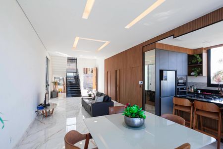 Casa à venda com 352m², 4 quartos e 5 vagasSala 1