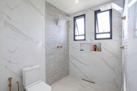 Casa à venda com 352m², 4 quartos e 5 vagasBanheiro da suíte