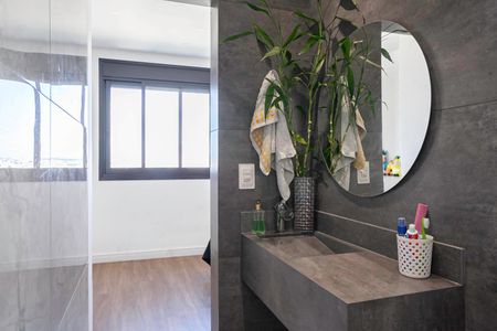 Casa à venda com 352m², 4 quartos e 5 vagasBanheiro das semi suítes 1 e 2