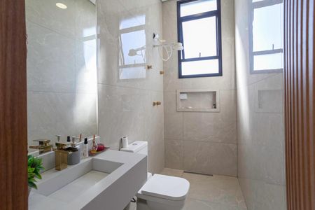 Casa à venda com 352m², 4 quartos e 5 vagasBanheiro social 1