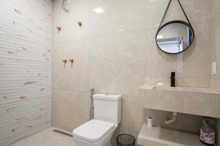 Casa à venda com 352m², 4 quartos e 5 vagasBanheiro social 2