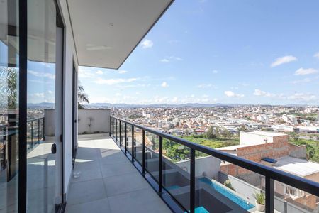 Casa à venda com 352m², 4 quartos e 5 vagasVaranda 