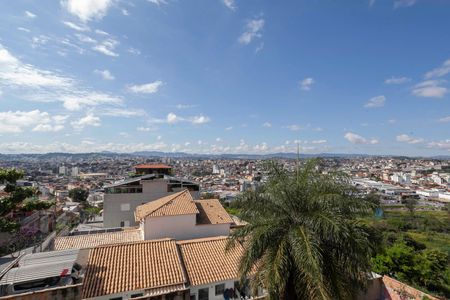 Casa à venda com 352m², 4 quartos e 5 vagasVista da varanda da sala 2