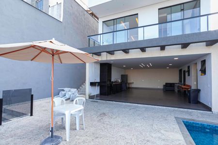 Casa à venda com 352m², 4 quartos e 5 vagasQuintal