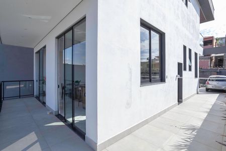 Casa à venda com 352m², 4 quartos e 5 vagasVaranda 