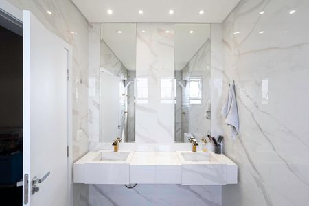 Casa à venda com 352m², 4 quartos e 5 vagasBanheiro da suíte