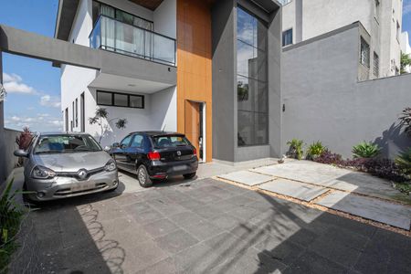 Casa à venda com 352m², 4 quartos e 5 vagasGaragem