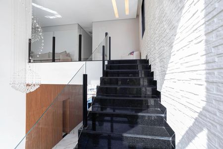 Casa à venda com 352m², 4 quartos e 5 vagasEscada