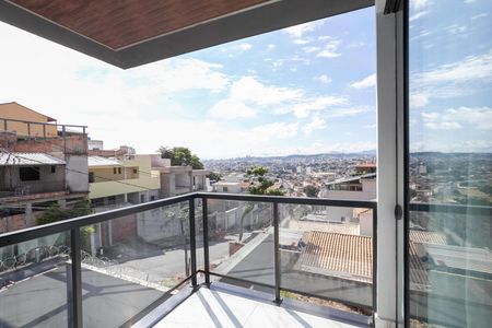 Casa à venda com 352m², 4 quartos e 5 vagasVaranda da sala 2