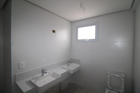 Apartamento à venda com 284m², 4 quartos e 5 vagasQuarto 1 - Banheiro