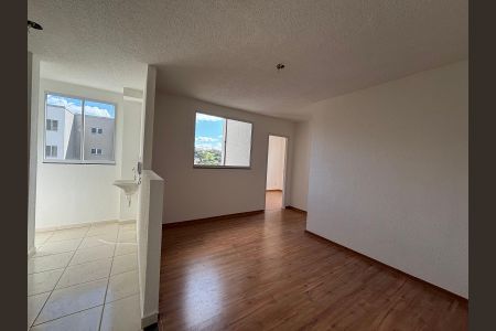 Sala de apartamento para alugar com 2 quartos, 45m² em Chácara Contagem, Contagem