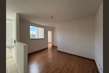 Sala de apartamento para alugar com 2 quartos, 45m² em Chácara Contagem, Contagem