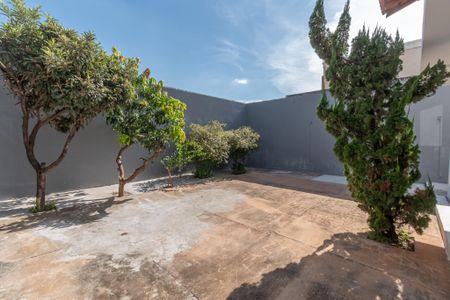 Casa para alugar com 300m², 3 quartos e 3 vagasQuintal