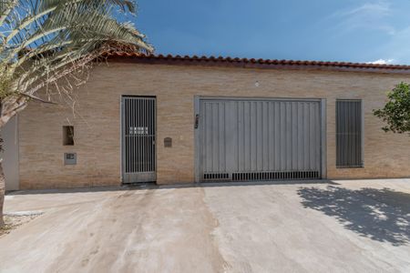 Casa para alugar com 300m², 3 quartos e 3 vagasFachada 