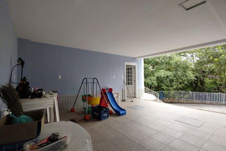 Casa de condomínio à venda com 573m², 4 quartos e 15 vagas Casa de condomínio à venda com 573m², 4 quartos e 15 vagasGaragem