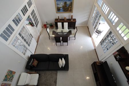 Casa de condomínio à venda com 573m², 4 quartos e 15 vagas Casa de condomínio à venda com 573m², 4 quartos e 15 vagasSala