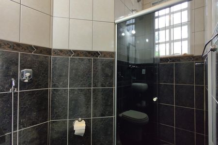 Casa de condomínio à venda com 573m², 4 quartos e 15 vagas Casa de condomínio à venda com 573m², 4 quartos e 15 vagasBanheiro da Suíte 2