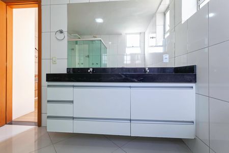 Apartamento para alugar com 156m², 4 quartos e 2 vagasBanheiro da suíte 2