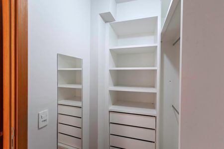 Apartamento para alugar com 156m², 4 quartos e 2 vagasCloset da suíte 2