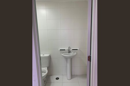 Banheiro de apartamento à venda com 1 quarto, 36m² em Jardim Itacolomi, São Paulo