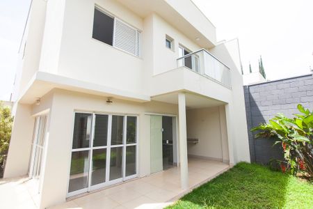 Casa de condomínio para alugar com 149m², 3 quartos e 2 vagasQuintal