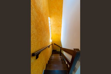 Casa para alugar com 230m², 4 quartos e 4 vagasEscada