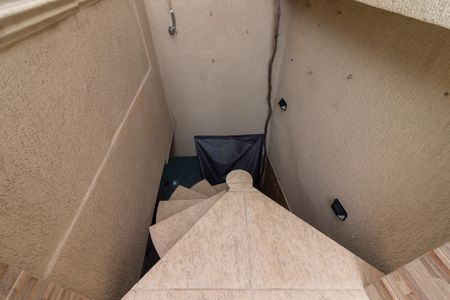 Casa para alugar com 230m², 4 quartos e 4 vagasEscada