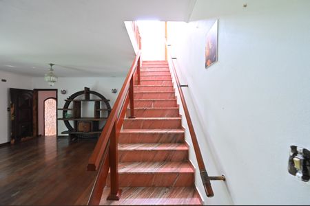 Casa à venda com 400m², 3 quartos e 2 vagasEscadas