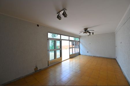 Casa à venda com 400m², 3 quartos e 2 vagasSalão de Festas