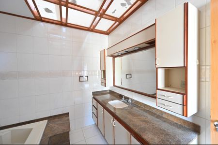 Casa à venda com 400m², 3 quartos e 2 vagasBanheiro da Suíte
