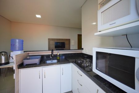 Cozinha de apartamento para alugar com 2 quartos, 55m² em Campeche, Florianópolis