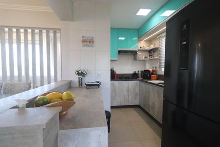 Apartamento à venda com 96m², 2 quartos e 2 vagasCozinha