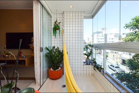 Apartamento à venda com 88m², 3 quartos e 2 vagasVaranda