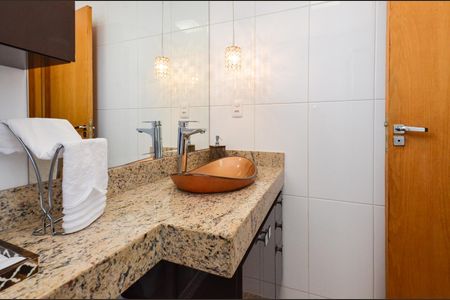 Apartamento à venda com 88m², 3 quartos e 2 vagasBanheiro Social