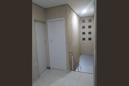 Escada de casa para alugar com 2 quartos, 53m² em Jardim Naufal, São Paulo