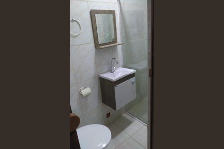 Banheiro de casa para alugar com 2 quartos, 53m² em Jardim Naufal, São Paulo