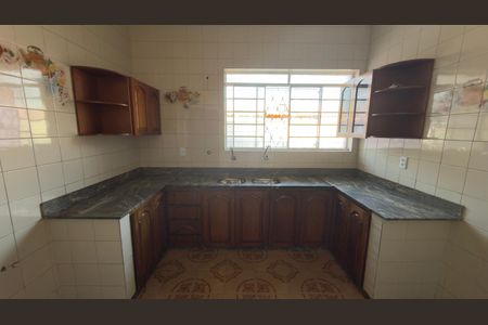 Casa para alugar com 3 quartos, 300m² em Santa Tereza, Belo Horizonte