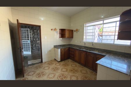 Casa para alugar com 3 quartos, 300m² em Santa Tereza, Belo Horizonte