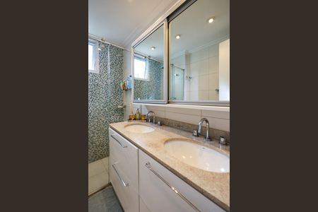 Apartamento à venda com 142m², 3 quartos e 2 vagasBanheiro da Suíte 1