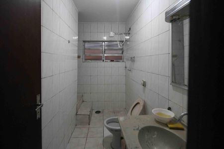 Casa para alugar com 100m², 3 quartos e 2 vagas Casa para alugar com 100m², 3 quartos e 2 vagasBanheiro social