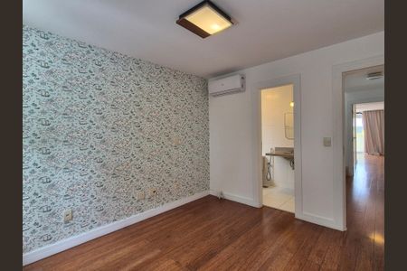 Casa de condomínio à venda com 399m², 3 quartos e 3 vagas