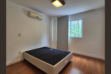 Casa de condomínio à venda com 399m², 3 quartos e 3 vagas