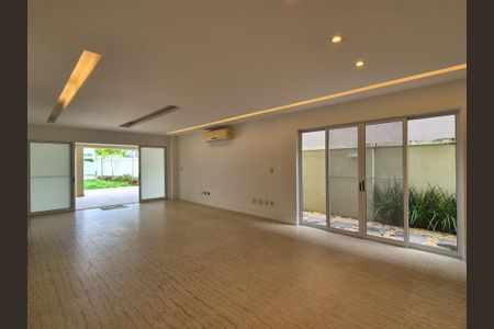 Casa de condomínio à venda com 399m², 3 quartos e 3 vagas